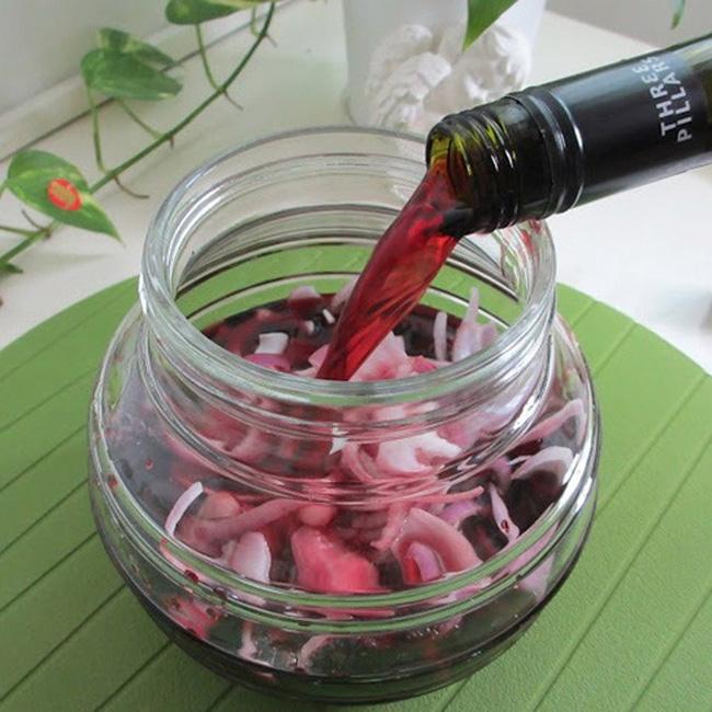 Chỉ cần ngâm hành tây với loại nước này, chị em sẽ có ngay loại thuốc trị được bách bệnh-4