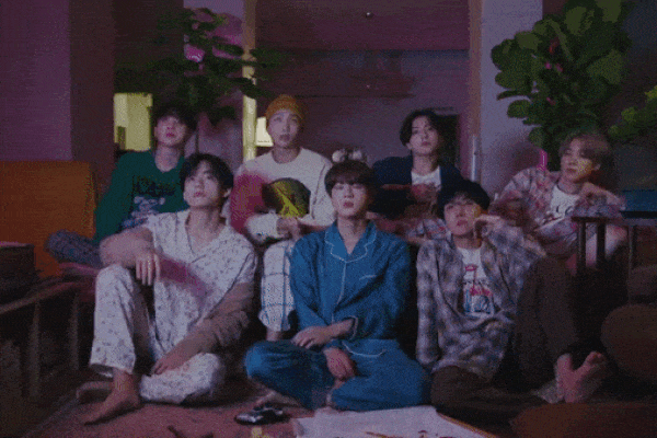 'Life Goes On' xuất sắc cho 'Dynamite' ngửi khói ngay từ MV teaser đầu tiên