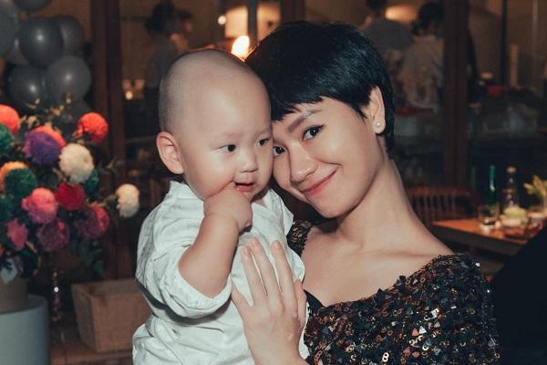 Xỉu up xỉu down với hình ảnh con trai Trà My Idol hóa đầu bếp nhí-15