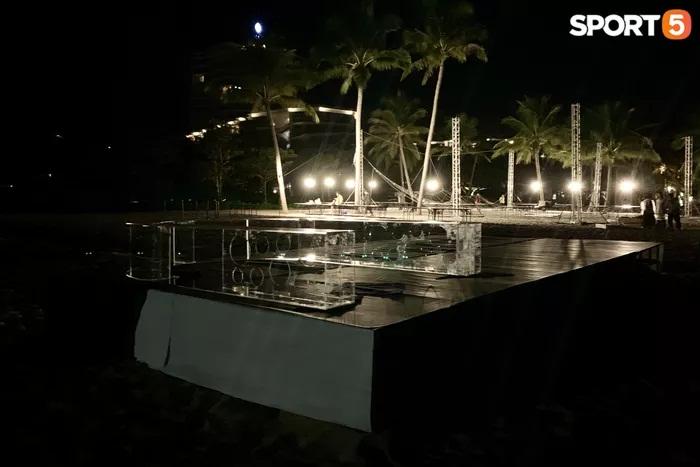 Công Phượng - Viên Minh ngụy trang kín mít, tách rời nhau khi ra Phú Quốc-4