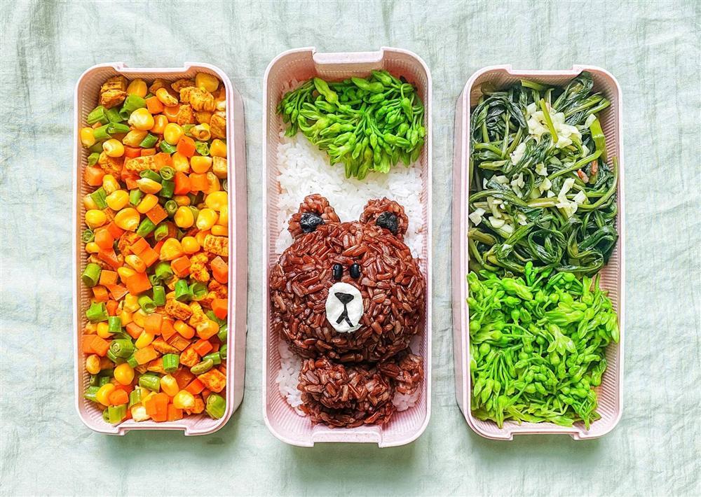 Gái xinh 9x khéo tay chuẩn bị cơm trưa hoạt hình rực rỡ sắc màu, nhìn là mê-3