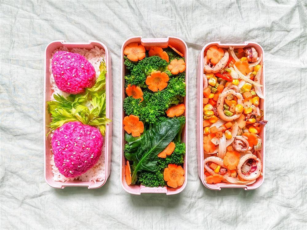 Gái xinh 9x khéo tay chuẩn bị cơm trưa hoạt hình rực rỡ sắc màu, nhìn là mê-7