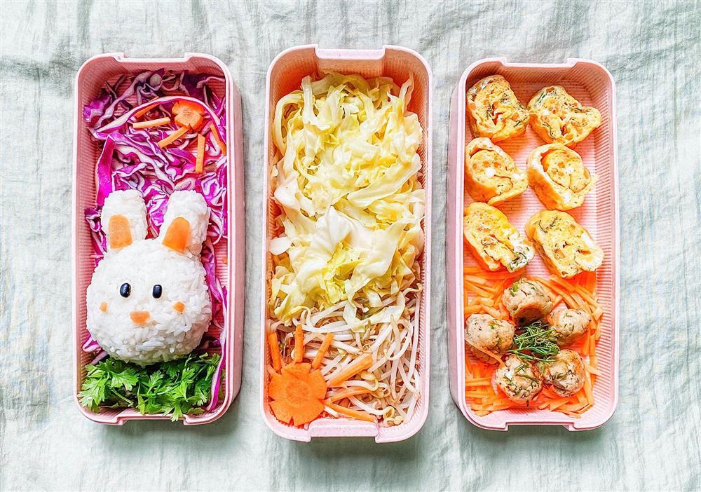 Gái xinh 9x khéo tay chuẩn bị cơm trưa hoạt hình rực rỡ sắc màu, nhìn là mê-11