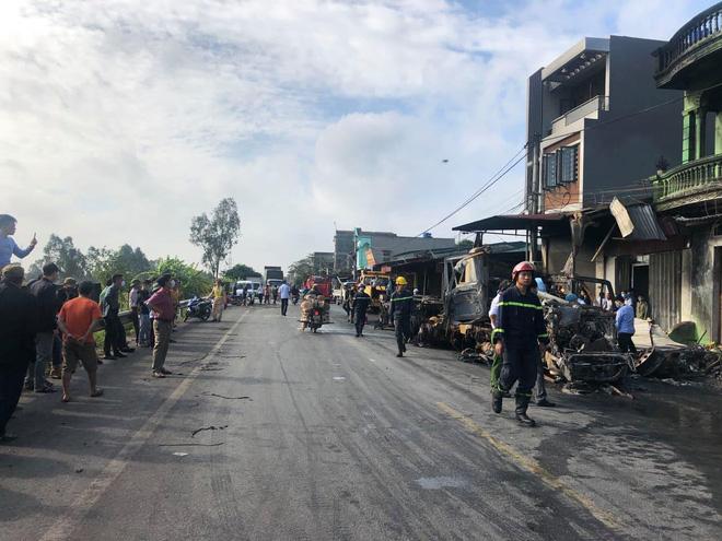 Hải Dương: 2 xe đầu kéo đâm nhau, thiêu cháy 3 nhà dân, 1 tài xế tử vong-2