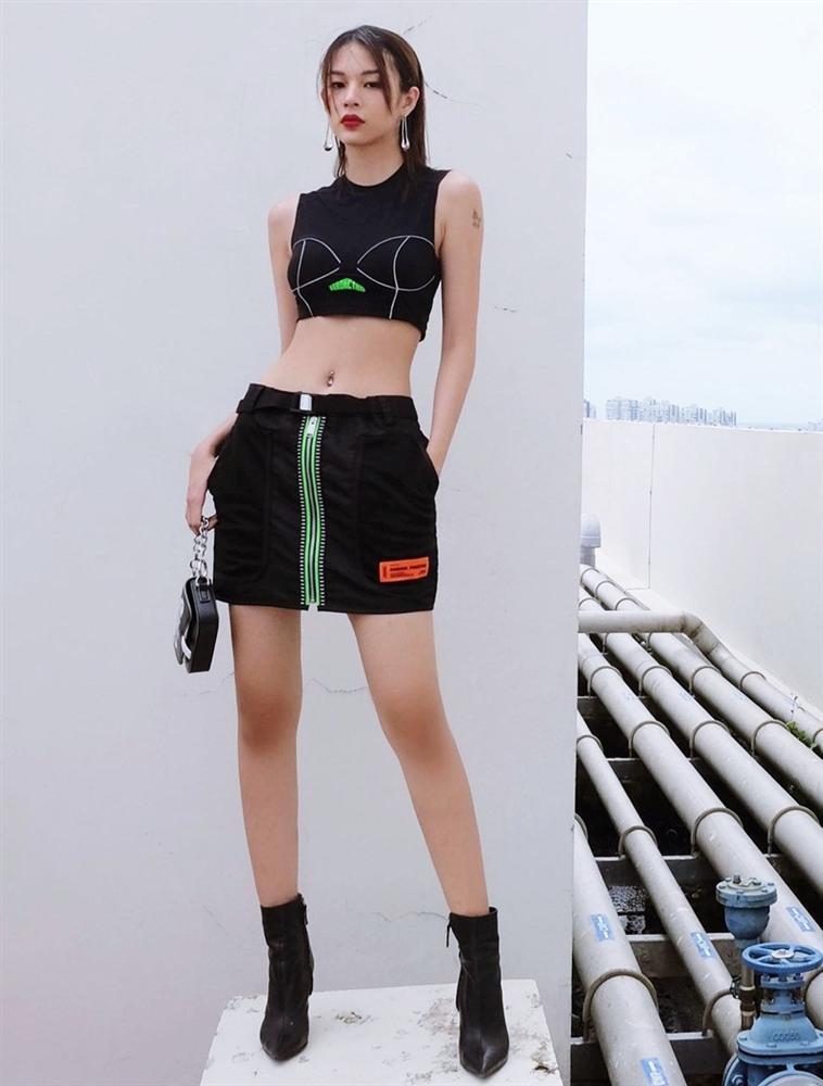 Linh Ka khoe vòng 3 mướt mắt - Chi Pu phô diễn eo không chút mỡ thừa-10