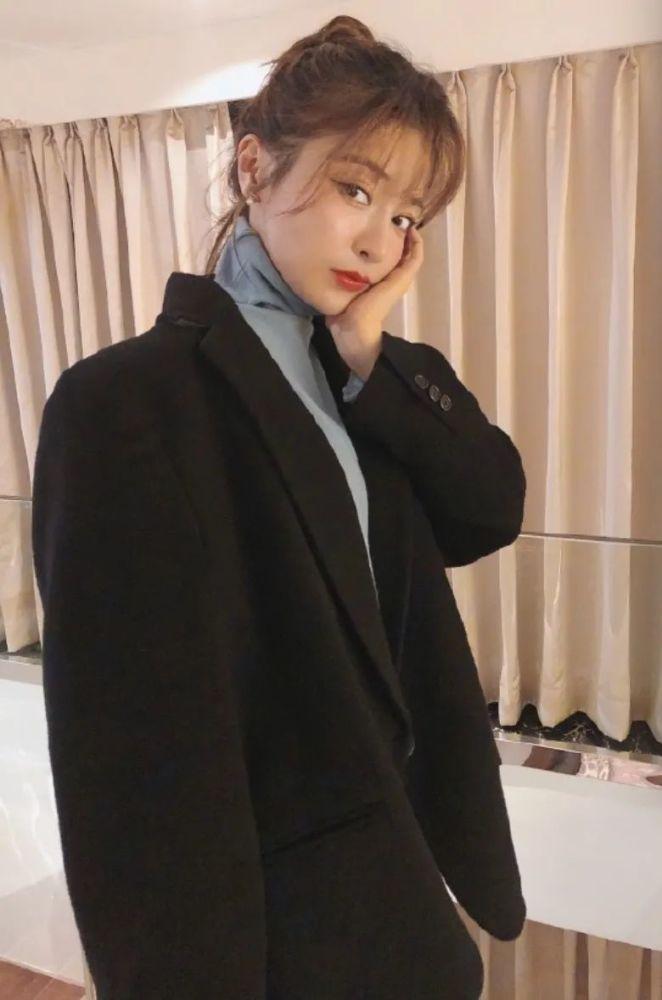 Bản sao Trương Bá Chi gây choáng với nhan sắc khác lạ hoàn toàn-13