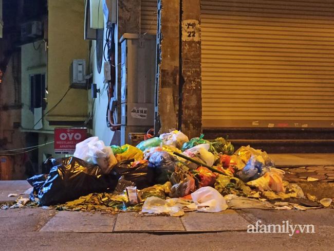 Hà Nội: Phố Yên Phụ ngập rác cả tuần, người dân sống trong ác mộng-6