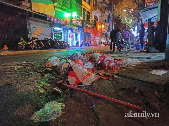 Hà Nội: Phố Yên Phụ ngập rác cả tuần, người dân sống trong ác mộng-8