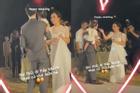 Clip: Công Phượng 'bơ đẹp' bà xã Viên Minh trong hôn lễ ở Phú Quốc