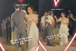 Clip: Công Phượng 'bơ đẹp' bà xã Viên Minh trong hôn lễ ở Phú Quốc