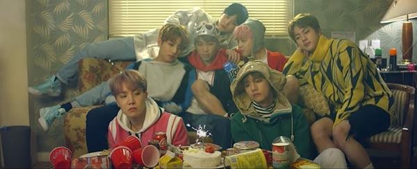 Mối liên kết bí ẩn giữa Life Goes On và loạt hit trước của BTS-3