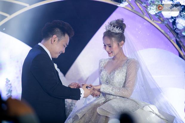 Các cô dâu nổi tiếng phản ứng thế nào khi cưới xin chưa tàn tiệc đã bị antifan chọc ngoáy?-2