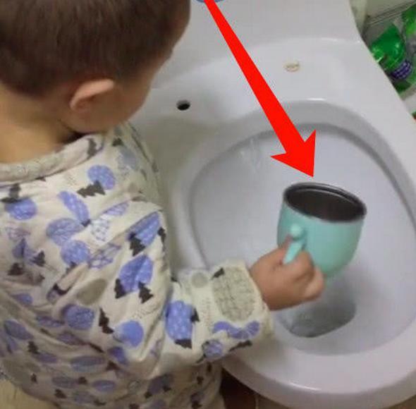 Sung sướng uống cạn cốc nước con trai mời, ông bố nôn không kịp khi biết sự thật-3