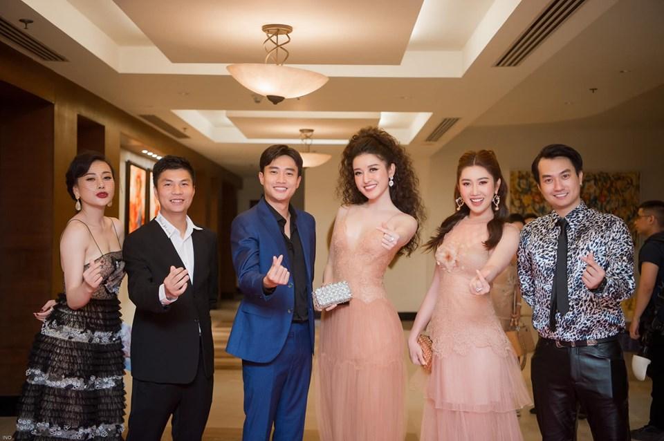 Thúy Ngân xác nhận cao 1m74: Lộ nhiều bằng chứng mỹ nhân khai khống-4