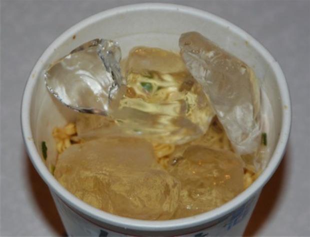 Muôn kiểu ăn mì tôm của các thánh lầy khiến ai cũng phải cười ra nước mắt-2