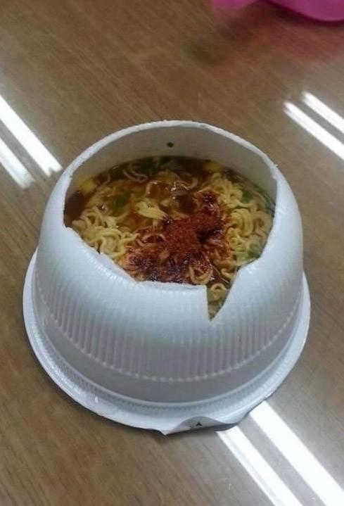 Muôn kiểu ăn mì tôm của các thánh lầy khiến ai cũng phải cười ra nước mắt-4