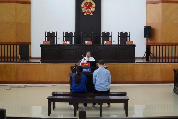 Bé gái 3 tuổi bị bạo hành tử vong: Mẹ già sốc khi HĐXX tuyên con gái chung thân-7