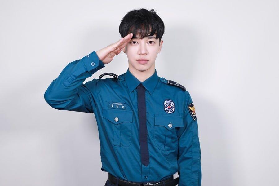 Highlight Lee Gikwang chính thức xuất ngũ vào chiều 18/11.