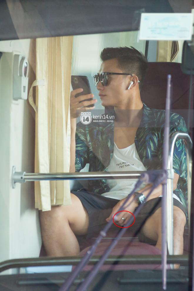 Bùi Tiến Dũng đeo nhẫn đôi với mẫu Tây 2k trong đám cưới Công Phượng-1