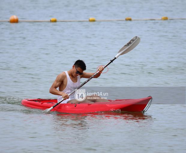 Bùi Tiến Dũng đeo nhẫn đôi với mẫu Tây 2k trong đám cưới Công Phượng-2
