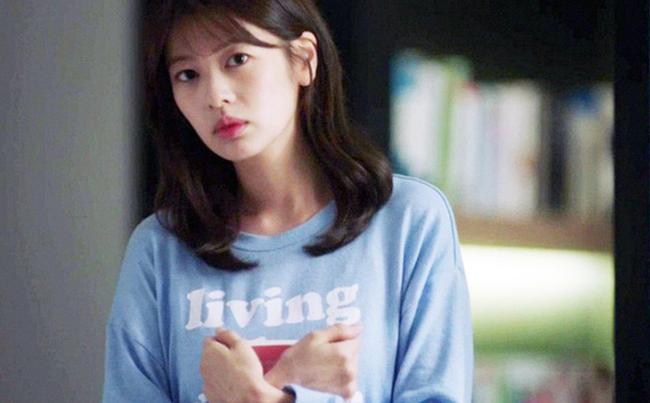 Vì thương em dâu nghèo khó nên anh chồng hàng tháng đưa tôi tiền sinh hoạt và cái kết-1