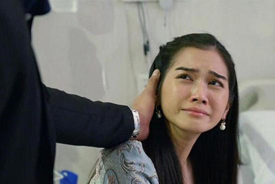 Vì thương em dâu nghèo khó nên anh chồng hàng tháng đưa tôi tiền sinh hoạt và cái kết