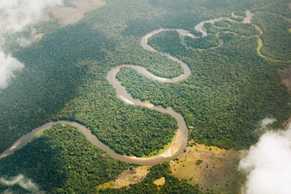 Vlogger kể chuyện xin visa khó nhất thế giới-1