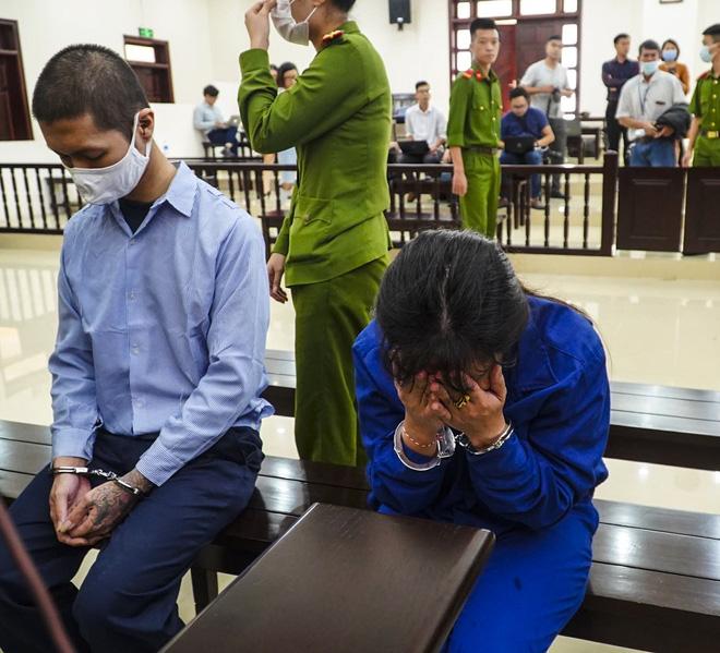 Bé gái 3 tuổi bị bạo hành tử vong: Mẹ già sốc khi HĐXX tuyên con gái chung thân-2