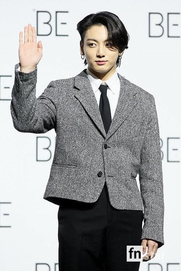 Jungkook bật tung MXH với tạo hình bóp nghẹt bao con tim fangirls-3