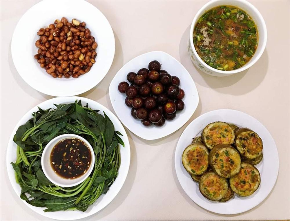 Nữ sinh khoe mâm cơm sinh viên khiến dân mạng không tiếc lời khen gợi-1