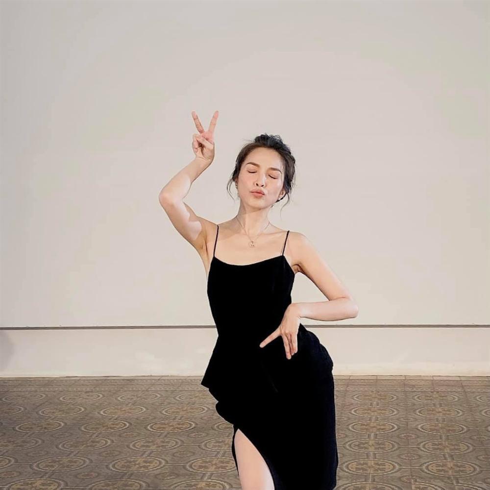 Hiền Thục khoe ảnh 39 tuổi mà trẻ như thiếu nữ-4