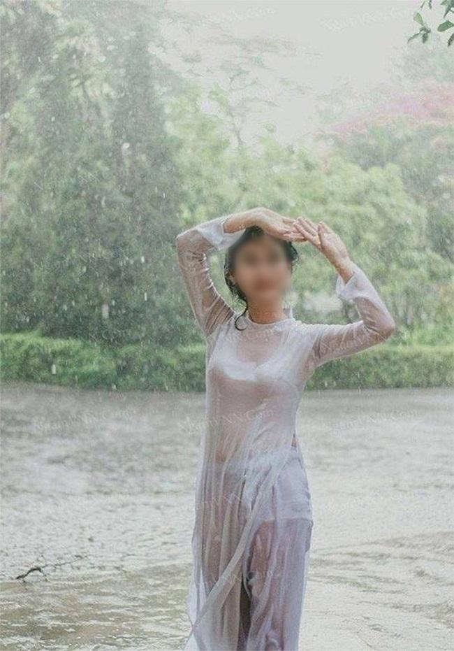 Nhức mắt trước loạt người đẹp mặc áo dài trong suốt phản cảm-5