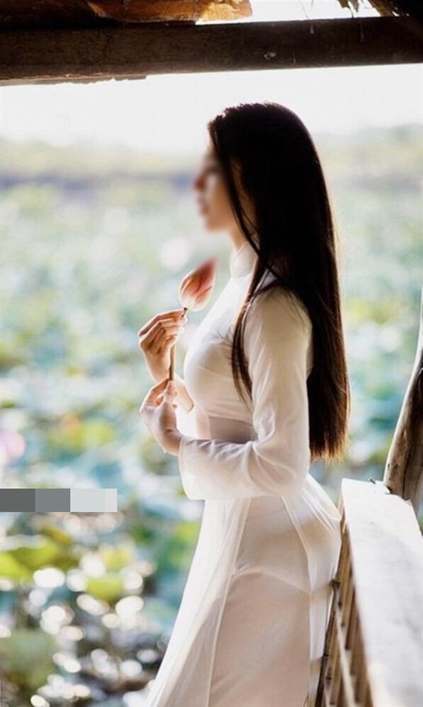 Nhức mắt trước loạt người đẹp mặc áo dài trong suốt phản cảm-3