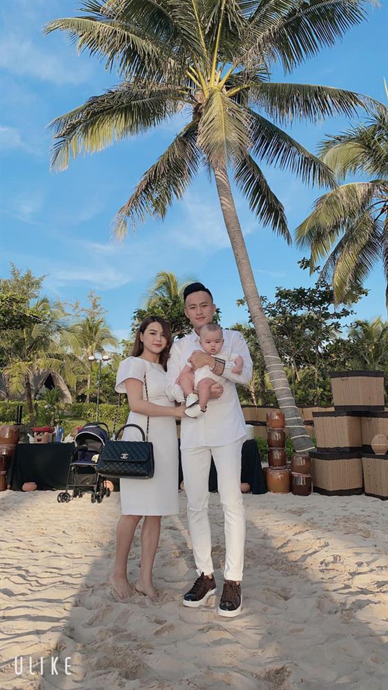 Xuất hiện hotkid ở đám cưới Công Phượng, loạt cầu thủ nổi tiếng tranh nhau bế bồng-6