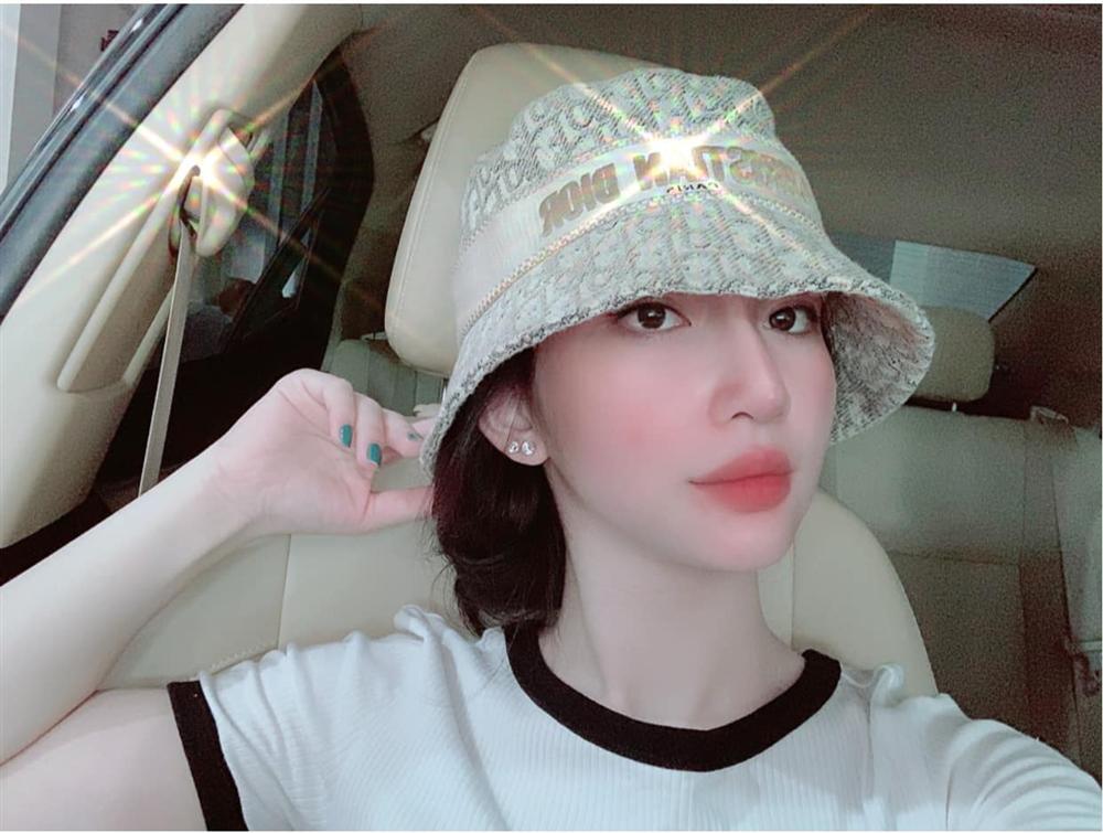 Vợ Lê Dương Bảo Lâm khoe em gái hot girl mà ông xã từng tán hụt-6