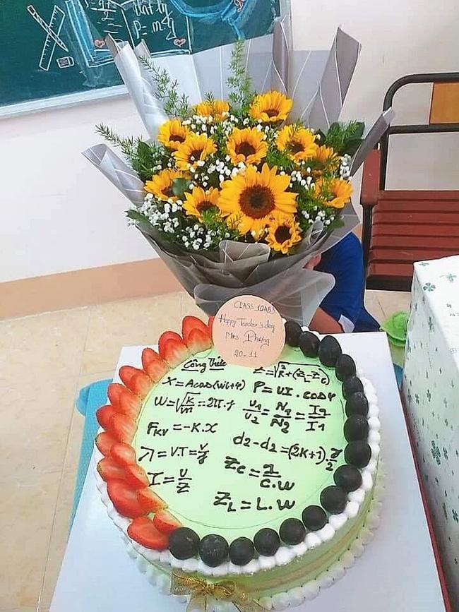 Những chiếc bánh mừng 20/11 vừa nhìn qua đã muốn trầm cảm, thầy cô trông thấy cũng giật mình-2