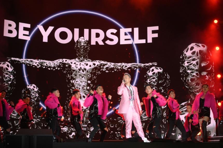 Vì sao đêm chung kết Hoa hậu Việt Nam 2020 lê thê và lộn xộn?-4