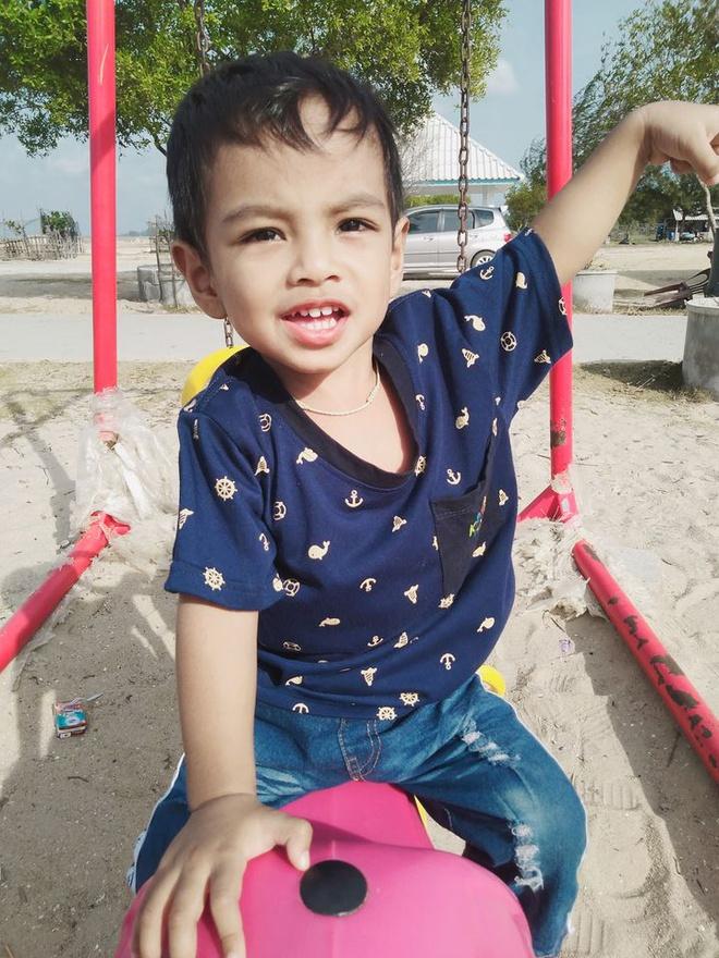 Cậu bé Thái Lan được khen đẹp từ lúc chào đời giờ ra sao?-9