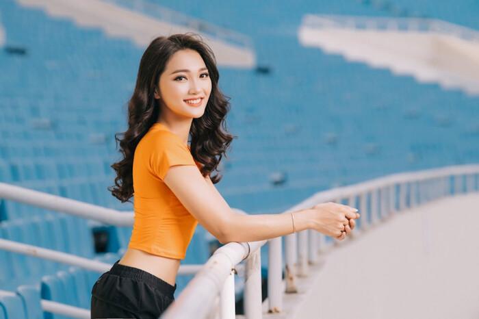 Bạn gái nóng bỏng của Đoàn Văn Hậu và những nàng WAGs thi trượt Hoa hậu-1