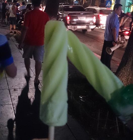 Bị bạn trai chê thượng đẳng vì đòi ăn kem chanh 15k/chiếc, cô nàng đăng đàn bức xúc-1