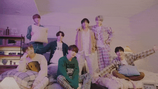 BTS đánh úp bằng Life Goes On phiên bản giường chiếu với màn nhép không hề giả trân-4