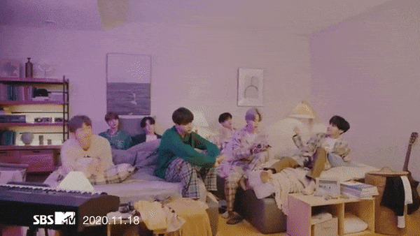 BTS đánh úp bằng Life Goes On phiên bản giường chiếu với màn nhép không hề giả trân-1