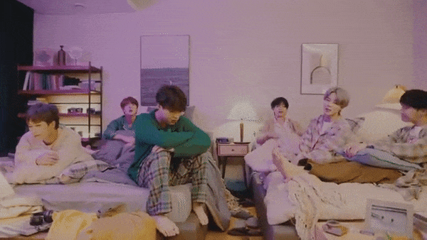BTS đánh úp bằng Life Goes On phiên bản giường chiếu với màn nhép không hề giả trân-3
