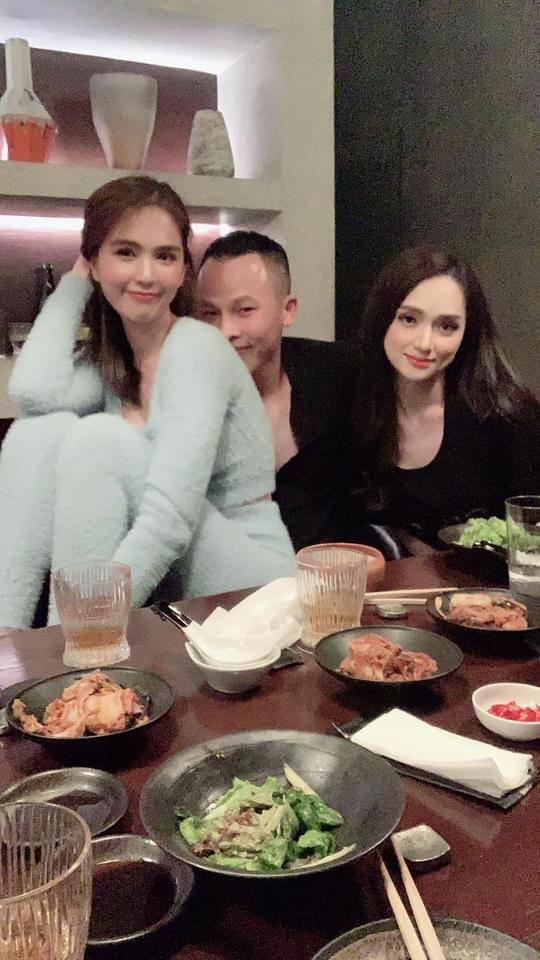 Ngọc Trinh vô tư ngồi xổm lên đùi Vũ Khắc Tiệp tại nhà hàng-2