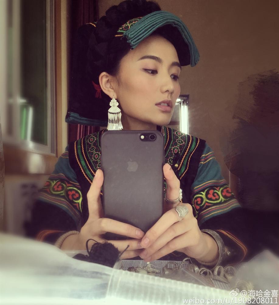 Lý Á Bằng tình tứ bên mỹ nhân kém 19 tuổi, nhan sắc có vượt mặt Vương Phi?-8