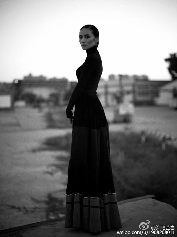 Lý Á Bằng tình tứ bên mỹ nhân kém 19 tuổi, nhan sắc có vượt mặt Vương Phi?-10