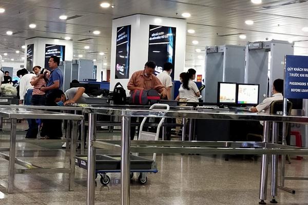 Chây ì nộp phạt lỗi hút thuốc trên máy bay, nam hành khách bị cấm bay-1