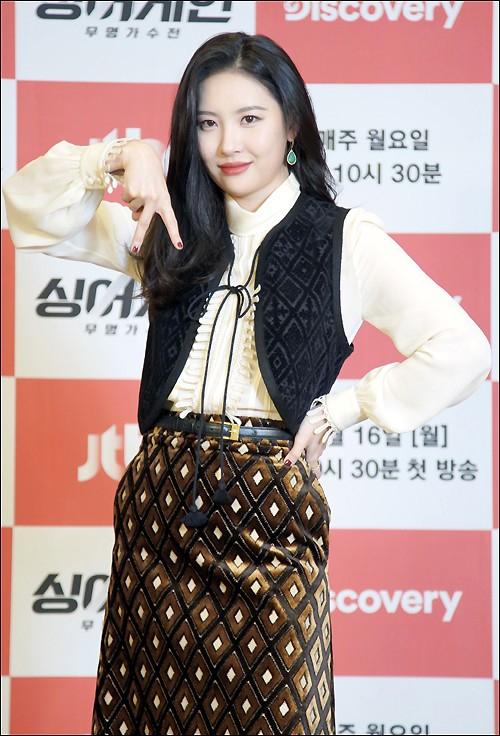 Style sao Hàn tuần qua: Jisoo BLACKPINK đẹp đẳng cấp không kém hoa hậu Kim Sarang-11