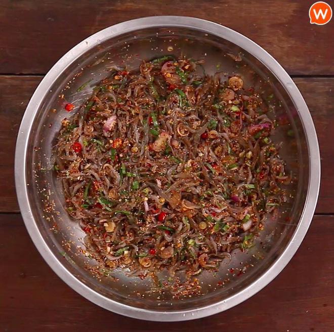 Cận cảnh món ăn sống còn nhảy tanh tách, nhìn vào ai cũng muốn bỏ chạy ở Thái Lan-3
