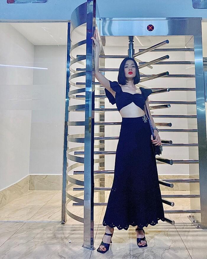 Sau ly hôn, Lệ Quyên ăn mặc ngày càng táo bạo, đến mức bị fan nhắc nhở-11